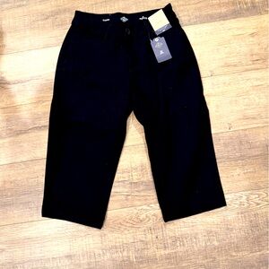 NWT Black Casual Petite Capri Pants, size 4P